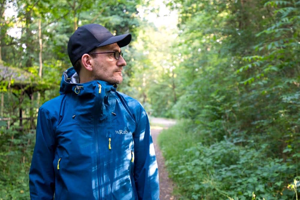 Regenjacke kaufen Tipps Rab Equipment Firewall Jacket Heiko Müller Reiseblogger Blogger People Abroad