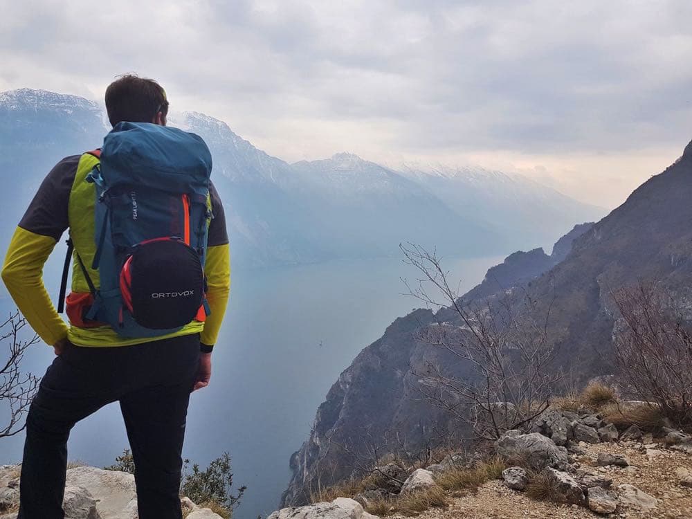 bjoern arndt bergtouren im allgaeu blog - 15 Outdoor-Blogger zeigen ihren Wanderrucksack