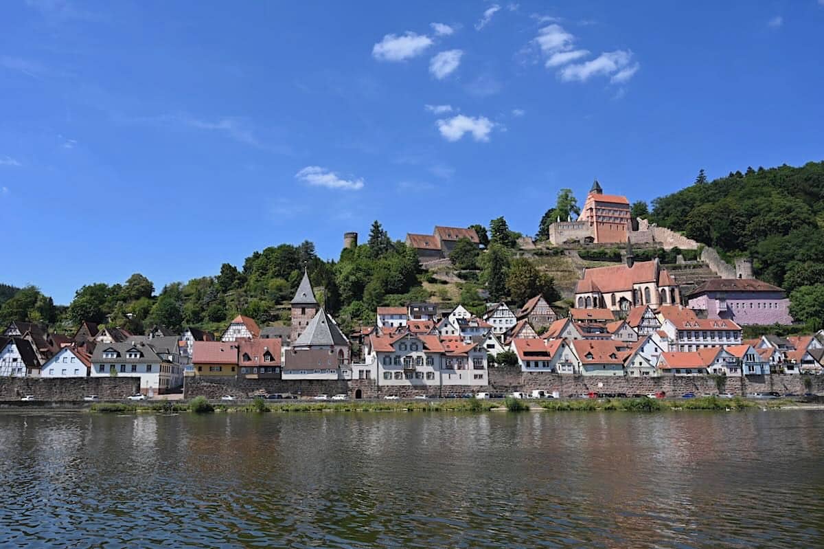 Hirschhorn am Neckar mit historischer Altstadt und Burg People Abroad