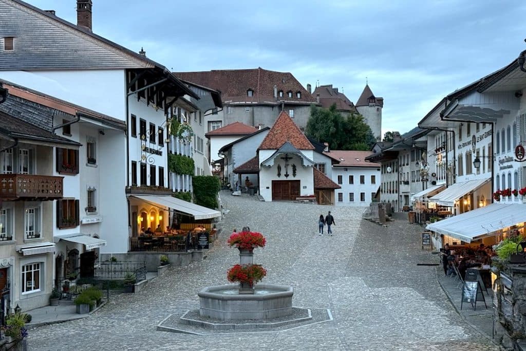 Gruyères Schweiz Sehenswürdigkeiten Highlights Wandern