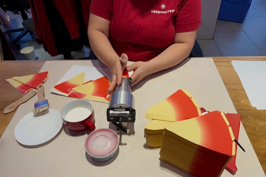 Herrnhuter Sterne Manufaktur Oberlausitz im Winter